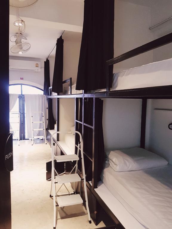 Seek Sleep Hostel Банкок Екстериор снимка