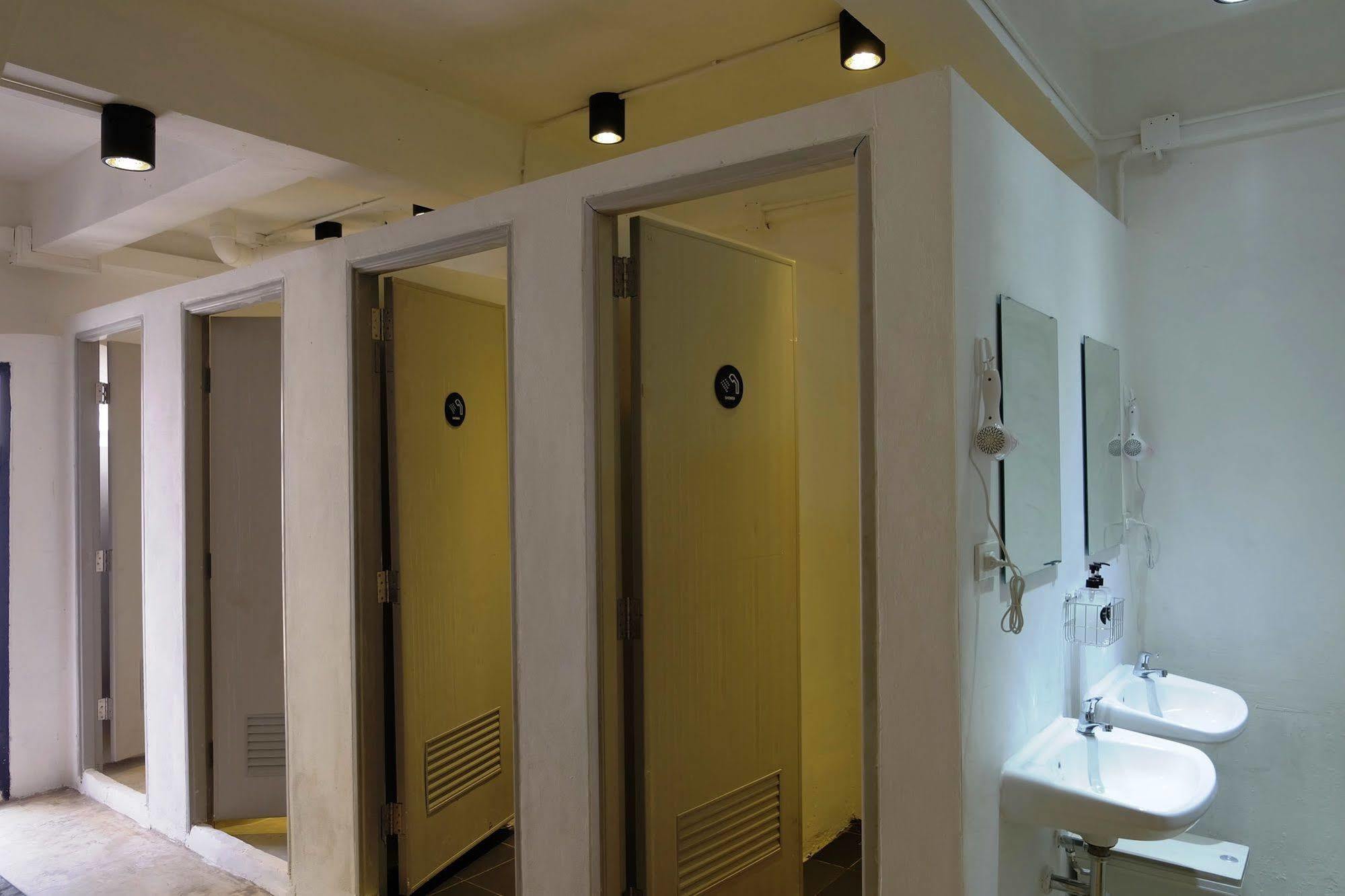 Seek Sleep Hostel Банкок Екстериор снимка
